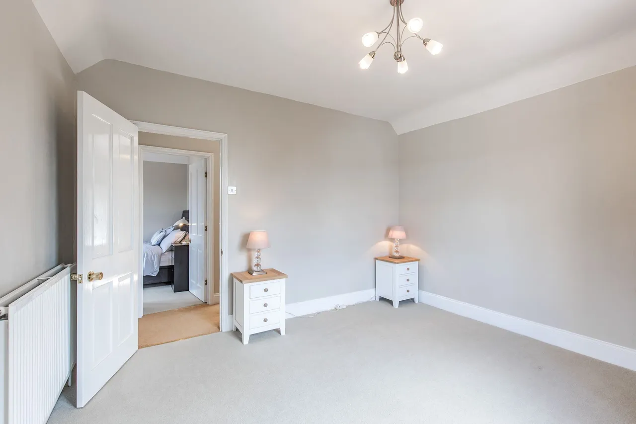Four Bedroom Beautifully Renovated Hi, photo 13