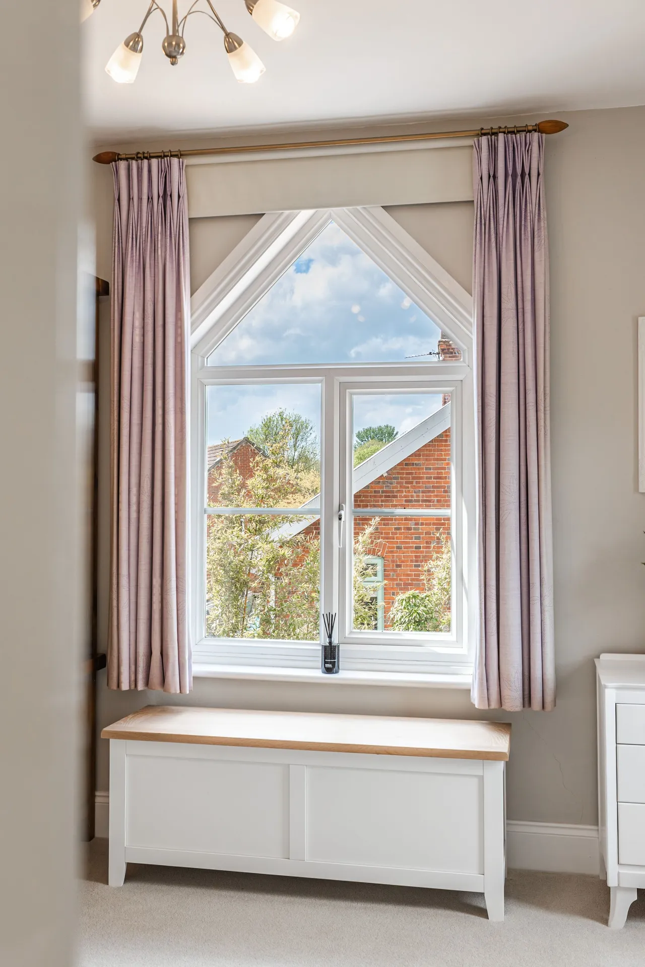 Four Bedroom Beautifully Renovated Hi, photo 9