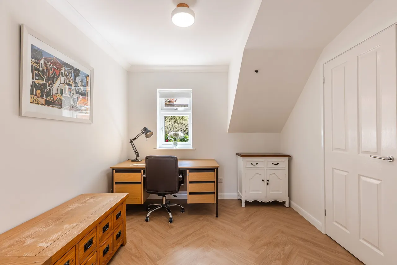Four Bedroom Beautifully Renovated Hi, photo 8