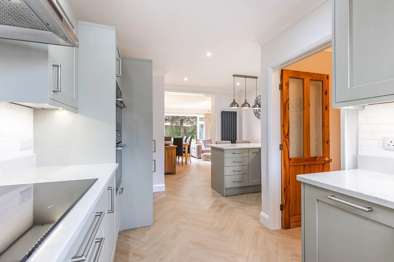 Four Bedroom Beautifully Renovated Hi, photo 6