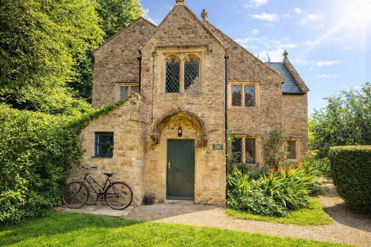3 bed character property for sale, Murtry, Orchardleigh, BA11