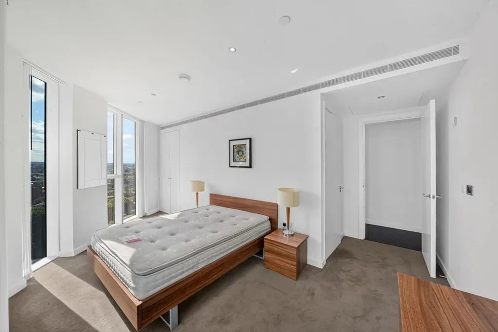 Wandsworth Road, Nine Elms, SW8, photo 12