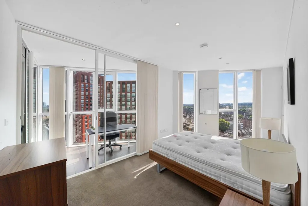 Wandsworth Road, Nine Elms, SW8, photo 5