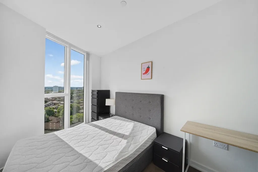 Wandsworth Road, Nine Elms, SW8, photo 14