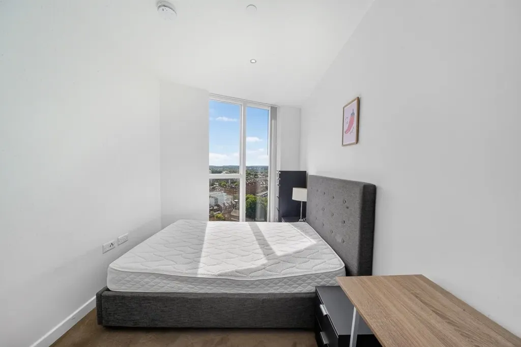 Wandsworth Road, Nine Elms, SW8, photo 13