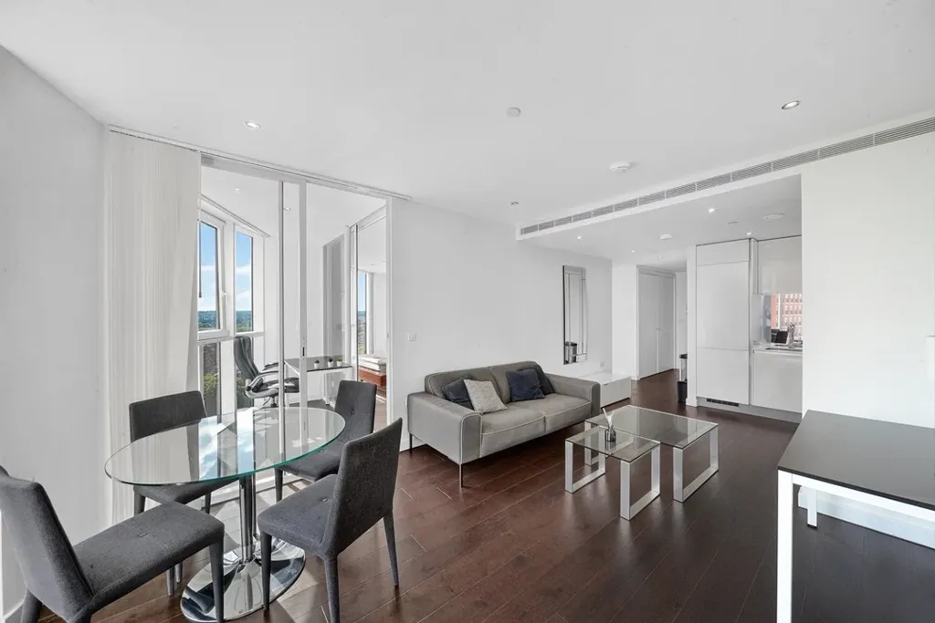 Wandsworth Road, Nine Elms, SW8, photo 3