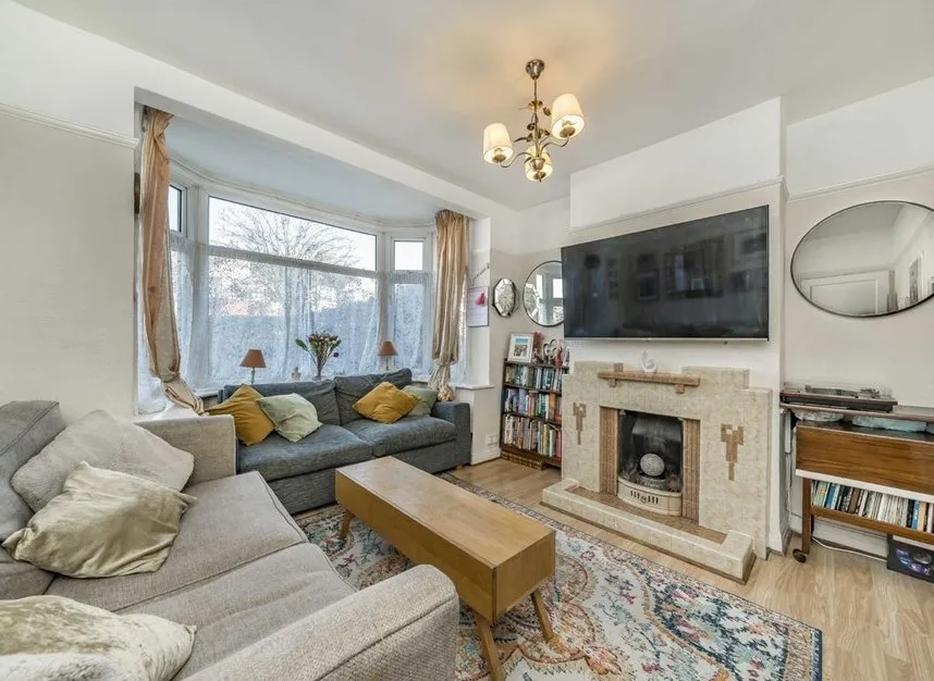 Coniston Avenue, Ealing, UB6, photo 2