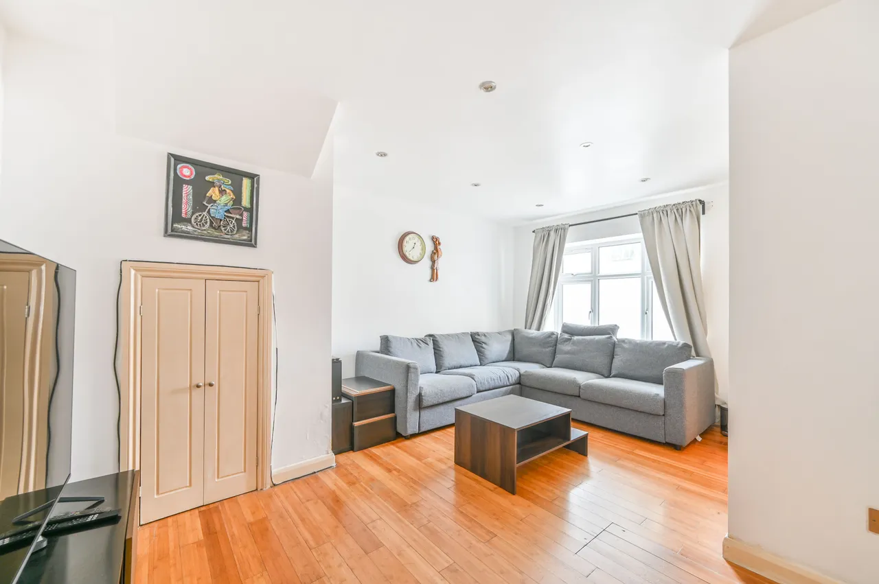 2 bed flat for sale — 35a Chatsworth Road, London