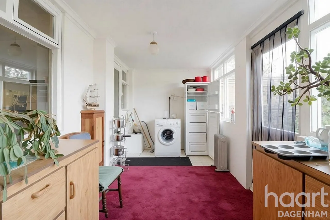 Western Avenue, Dagenham, RM10, photo 8