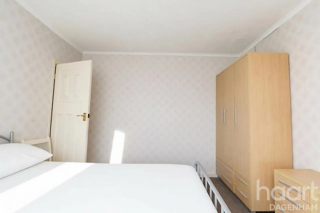 Western Avenue, Dagenham, RM10, photo 14