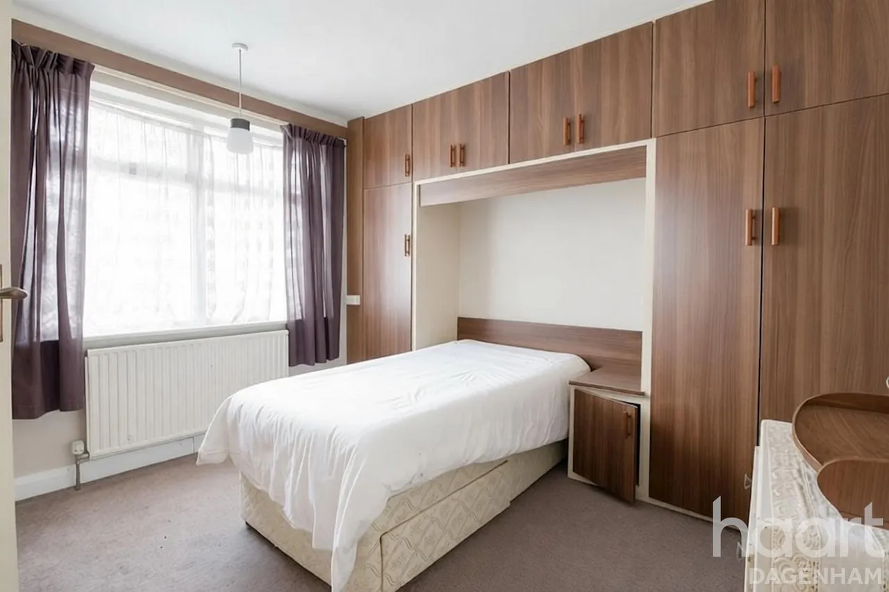 Western Avenue, Dagenham, RM10, photo 15