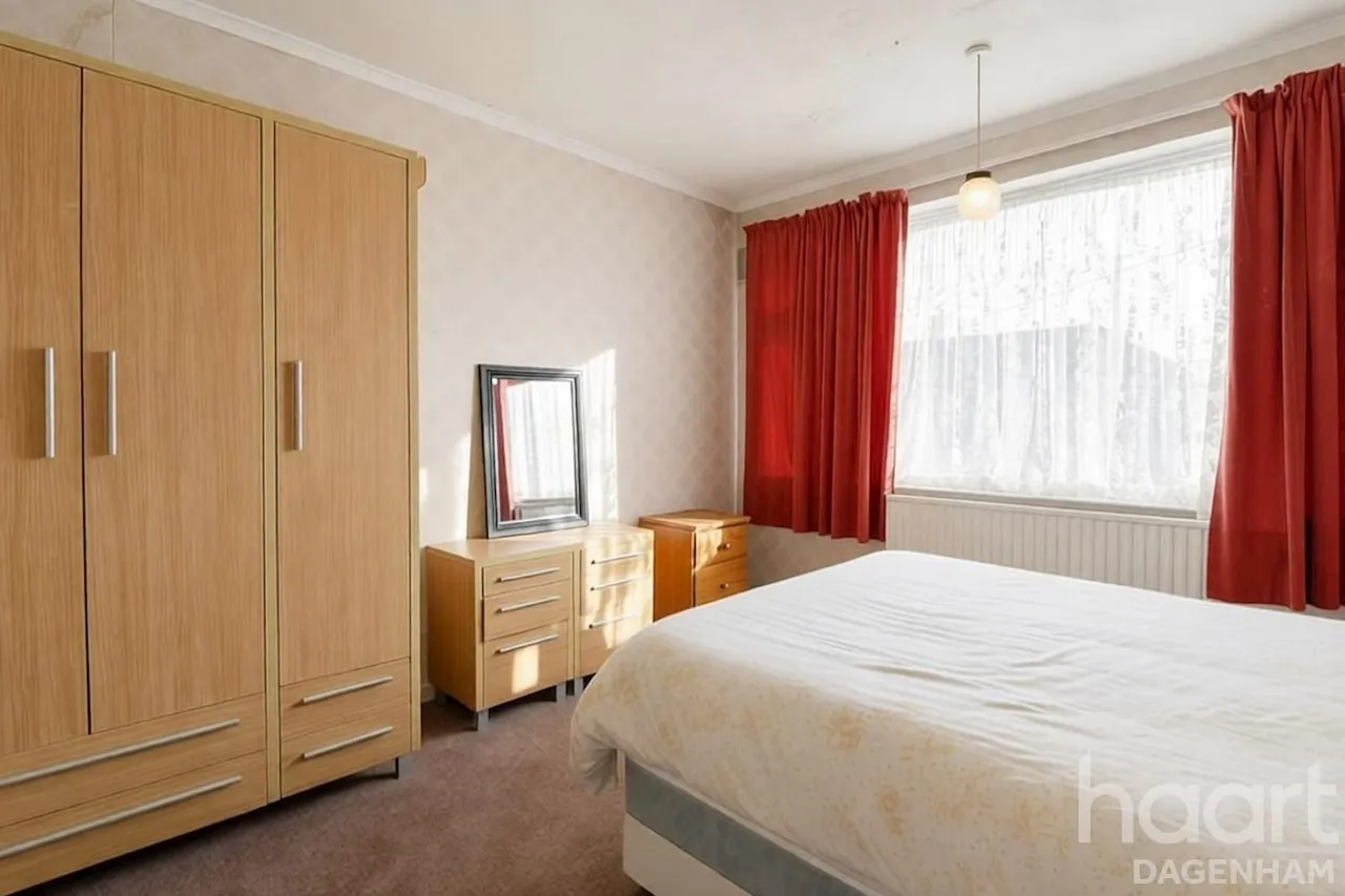Western Avenue, Dagenham, RM10, photo 13