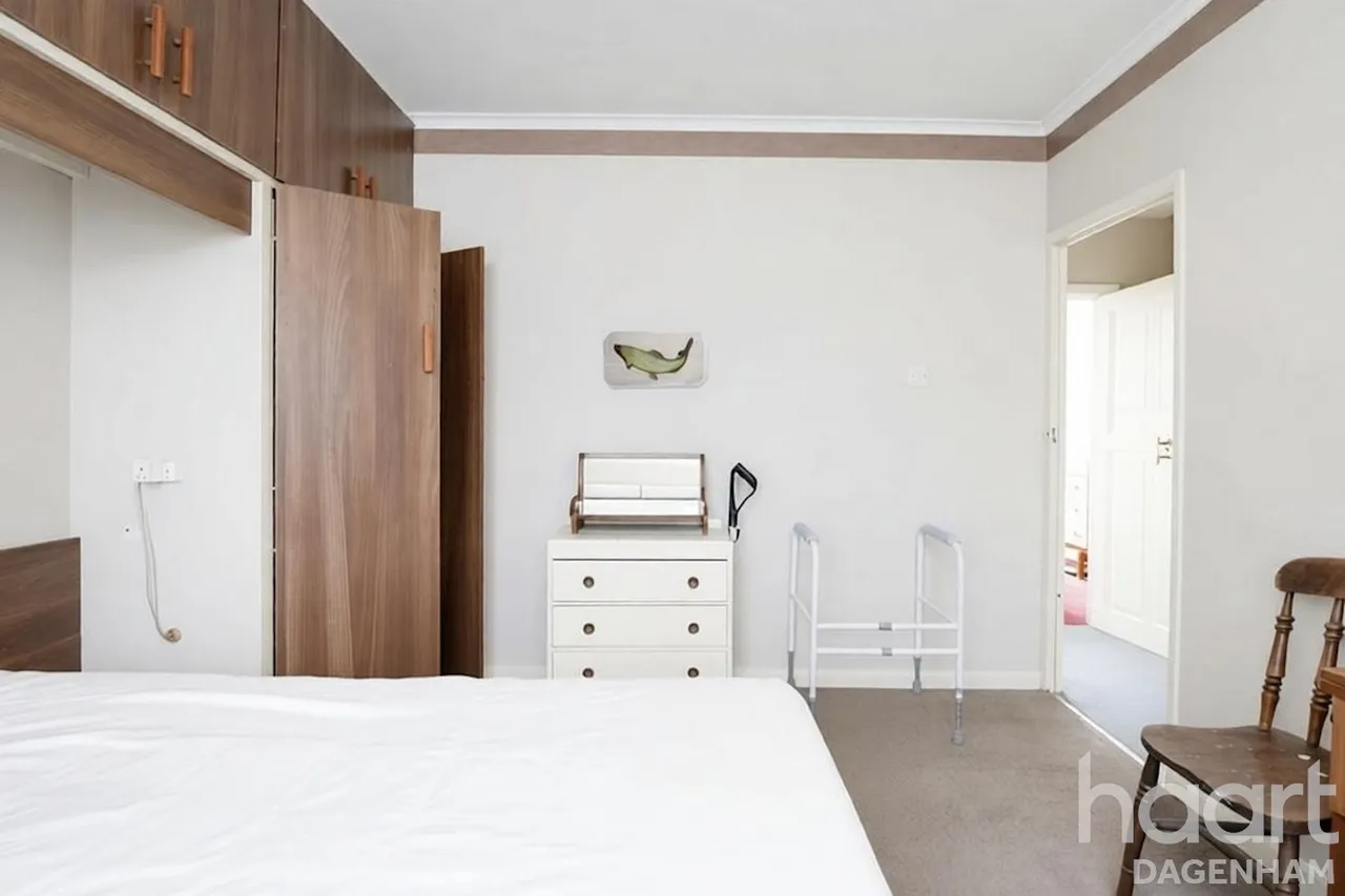 Western Avenue, Dagenham, RM10, photo 16