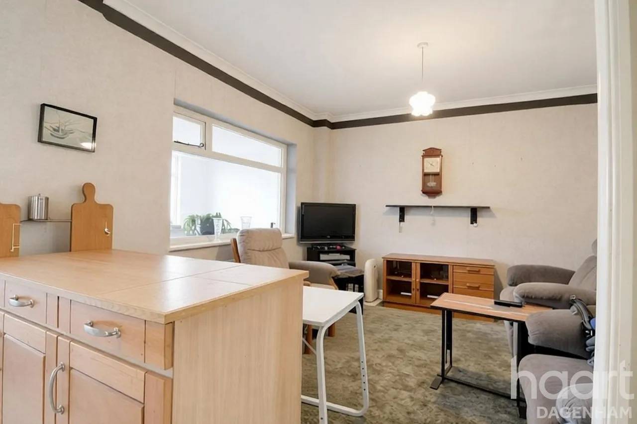 Western Avenue, Dagenham, RM10, photo 5