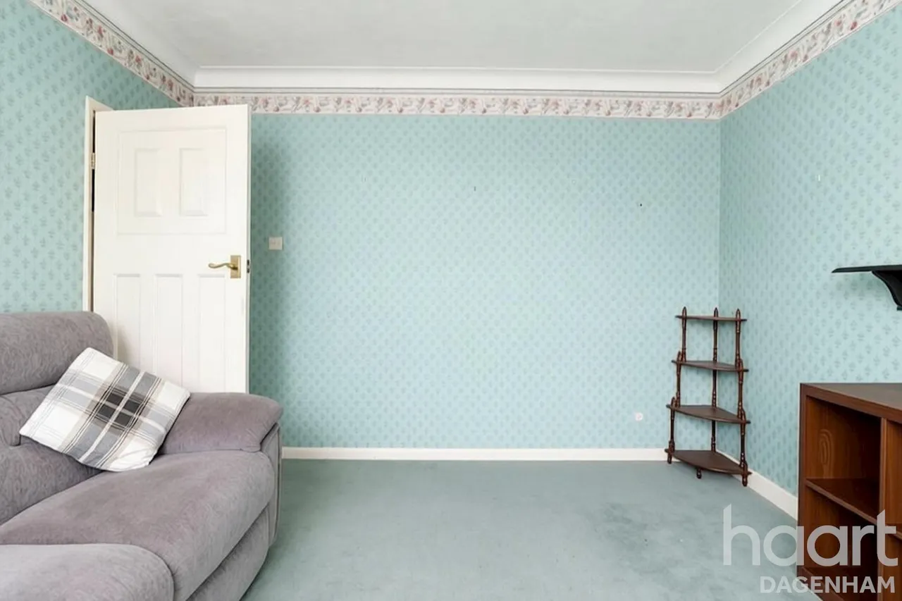 Western Avenue, Dagenham, RM10, photo 4