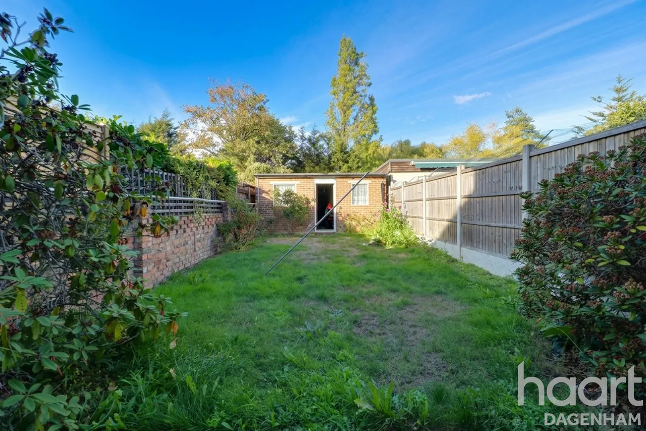 Western Avenue, Dagenham, RM10, photo 9