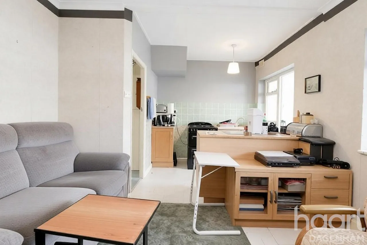 Western Avenue, Dagenham, RM10, photo 6