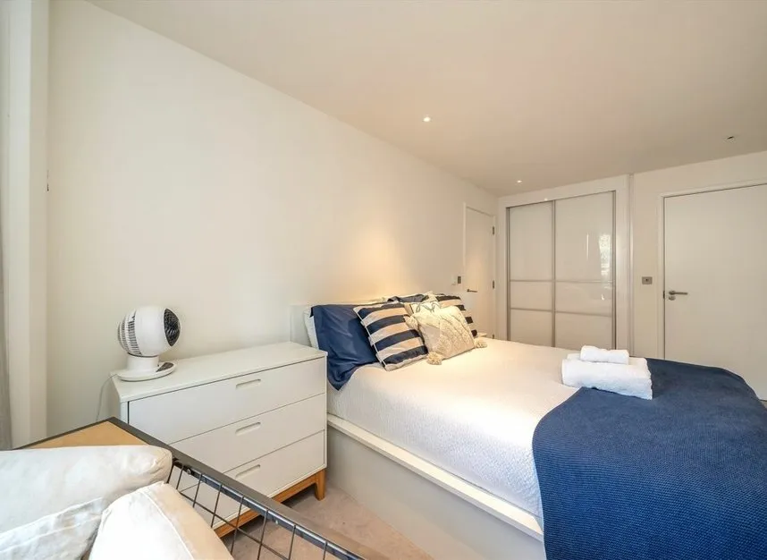 Canalside Square, Islington, N1, photo 2