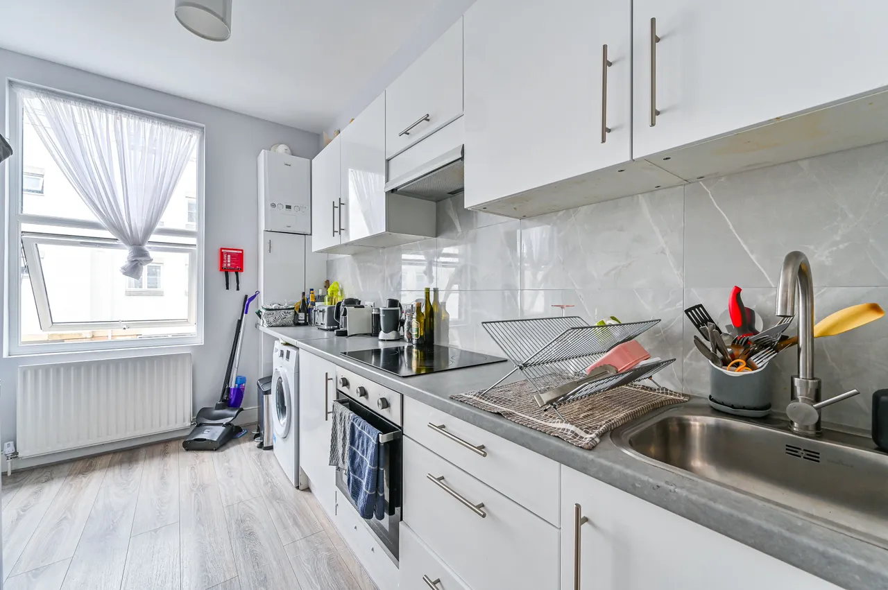 Top Floor, 14 Morrish Road, London, photo 3