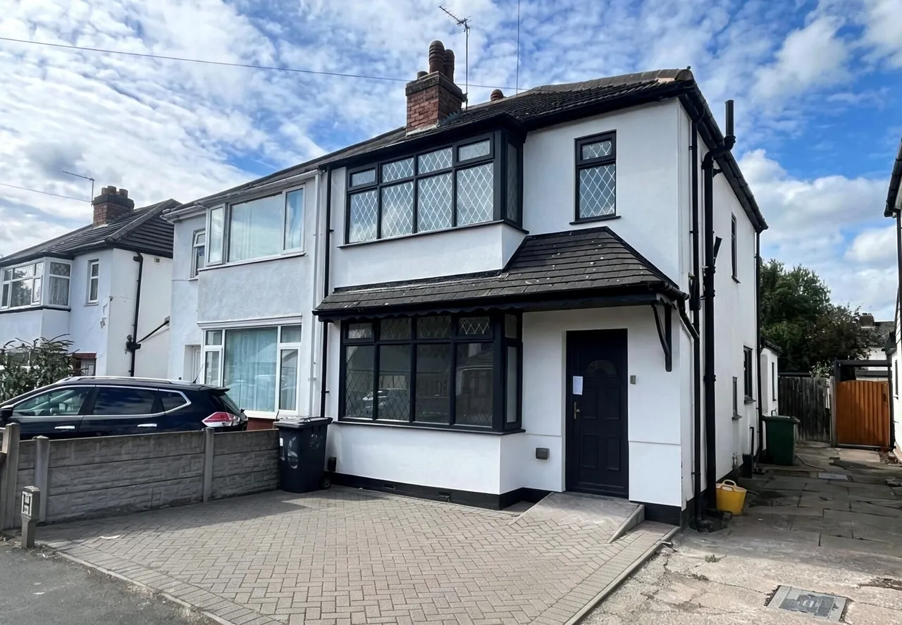 3 bed house for sale — Hadley Road, Bilston