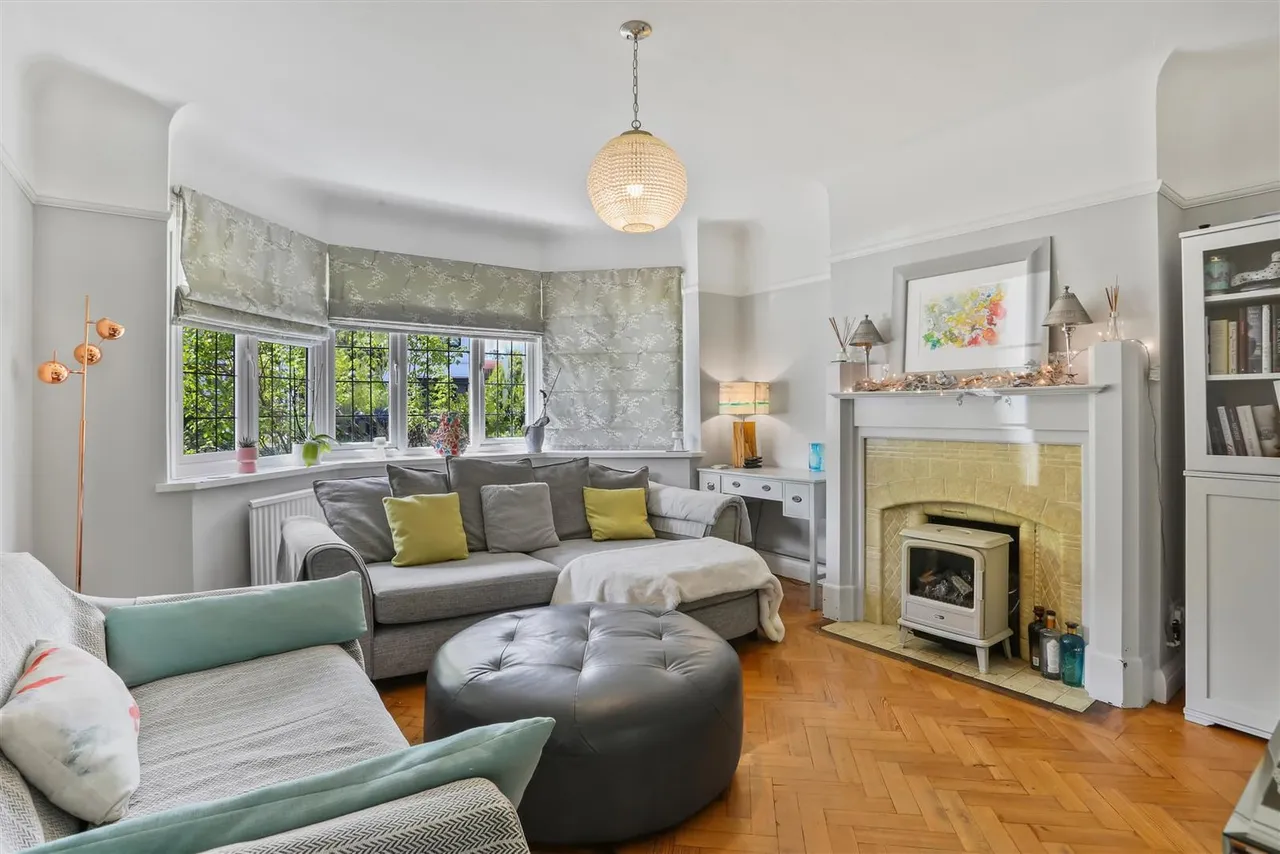 Queens Acre, Cheam Village, SM3, photo 4