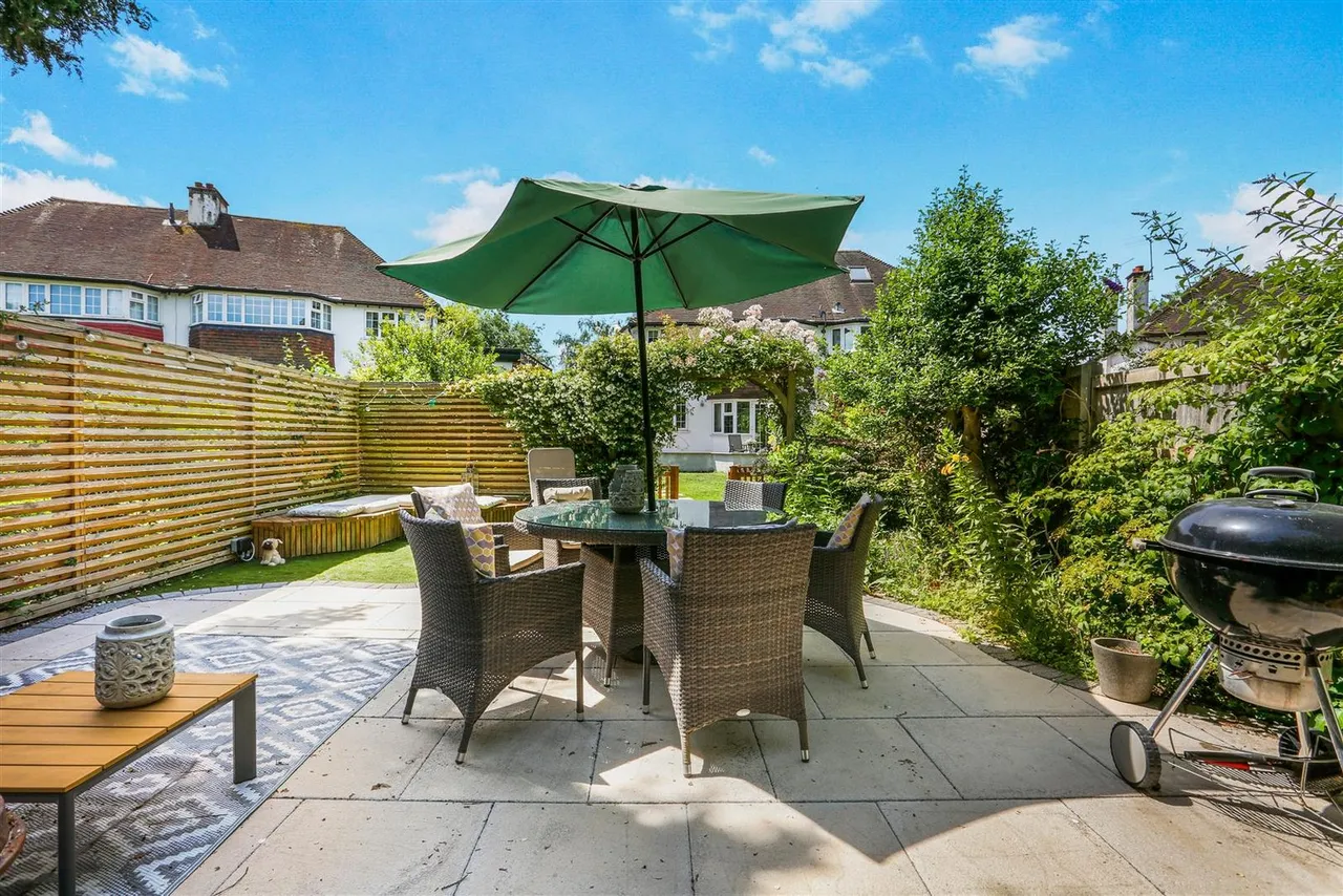 Queens Acre, Cheam Village, SM3, photo 18