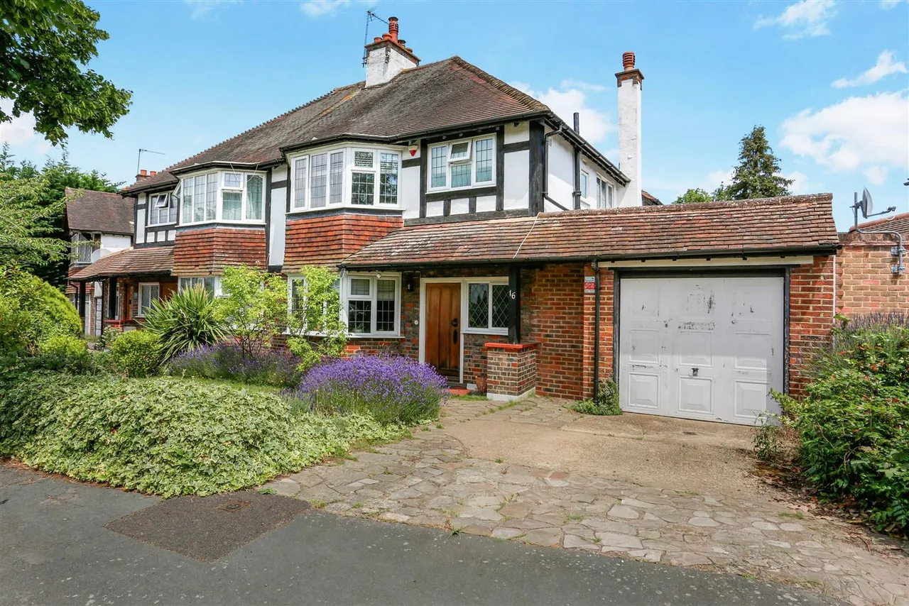3 bed house for sale, Queens Acre, Cheam Village, SM3