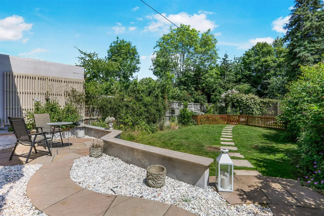 Queens Acre, Cheam Village, SM3, photo 14
