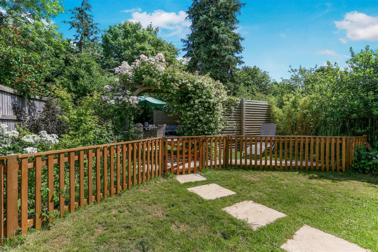 Queens Acre, Cheam Village, SM3, photo 15