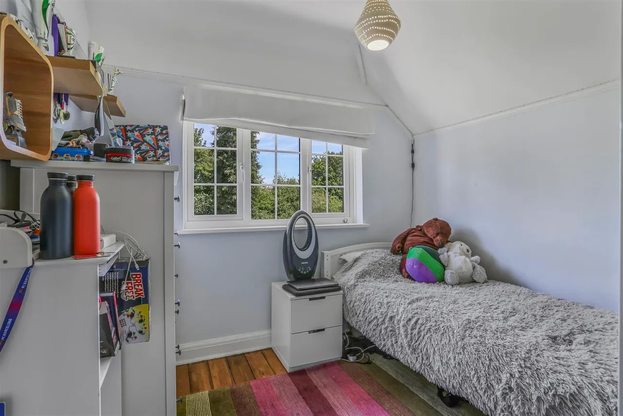 Queens Acre, Cheam Village, SM3, photo 28