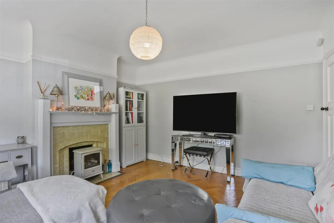Queens Acre, Cheam Village, SM3, photo 5