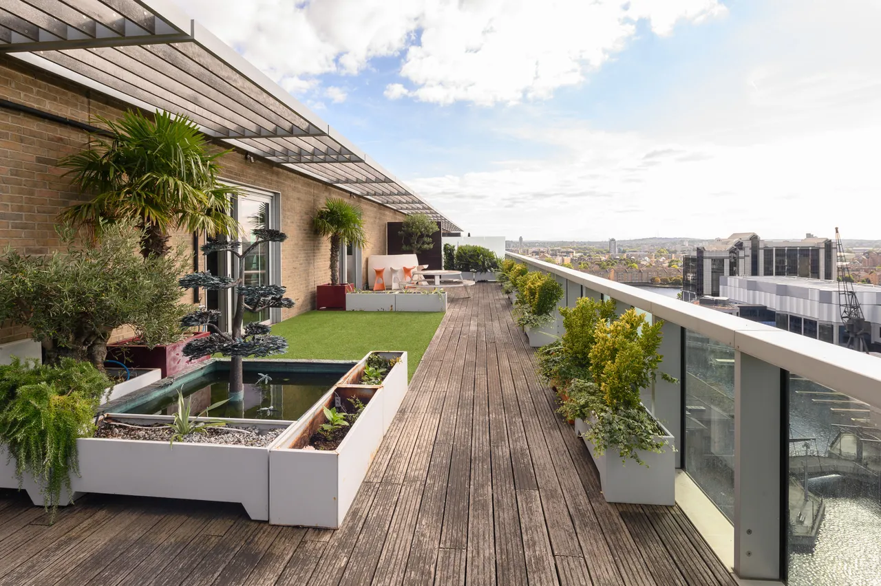 2 bed flat for sale, Baltimore Wharf, London, E14