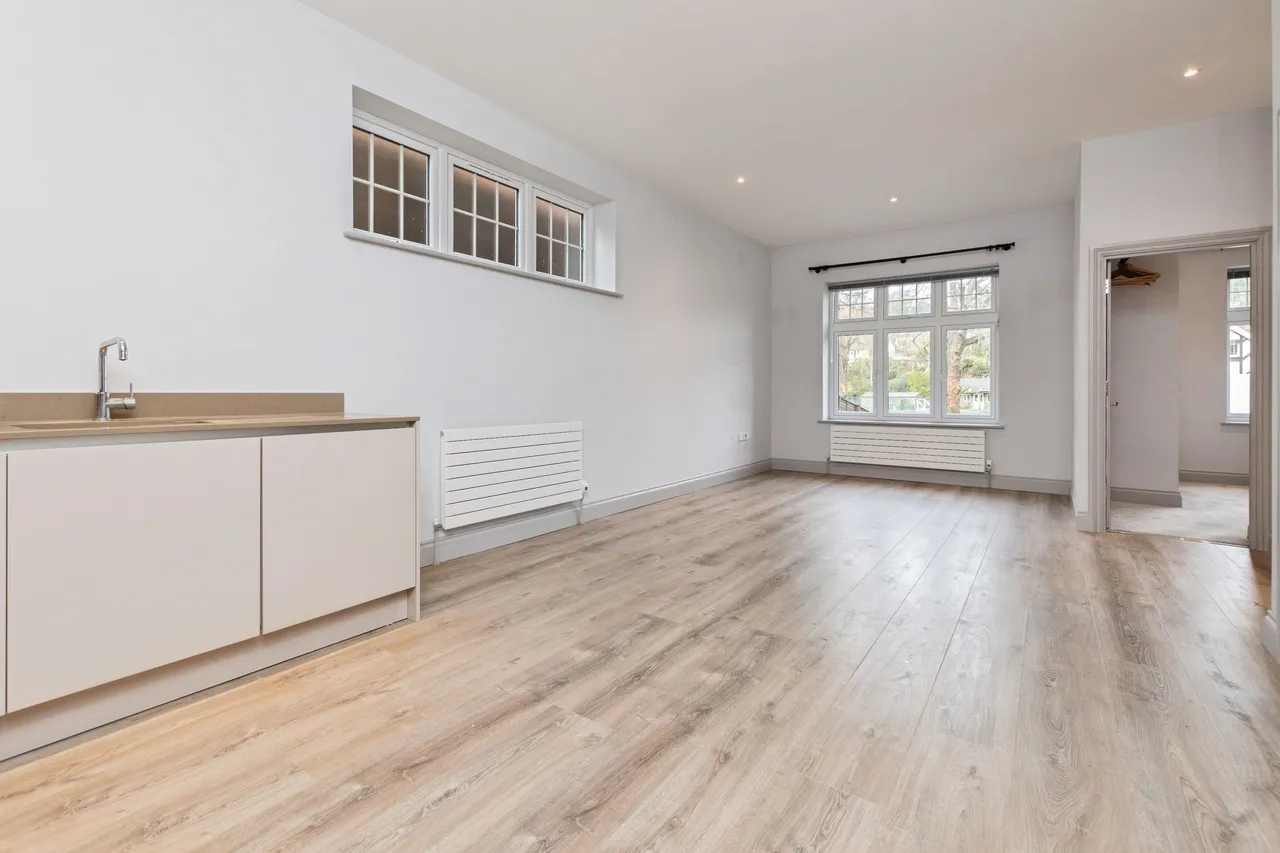 Woodcote Valley Road, Purley, CR8, photo 2