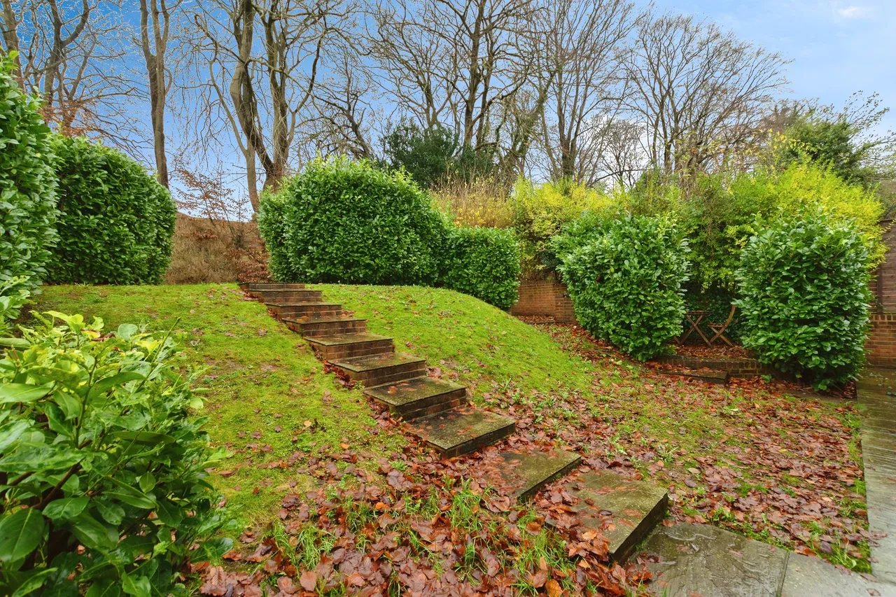 Woodcote Valley Road, Purley, CR8, photo 11