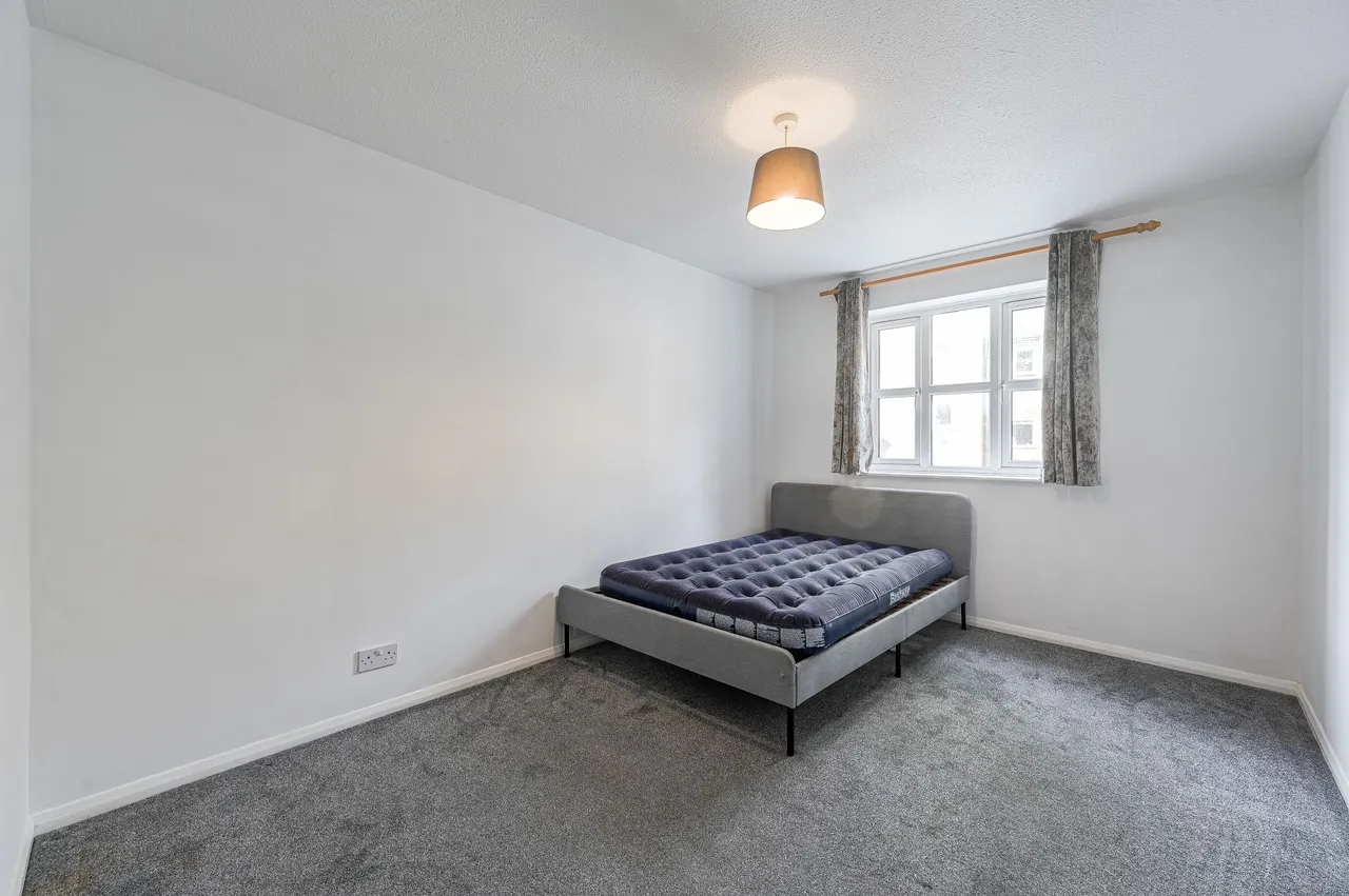 1 bed flat for sale — 12 Crofters Court, Croft Street, London