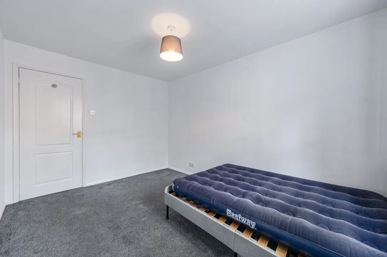 12 Crofters Court, Croft Street, London, photo 3
