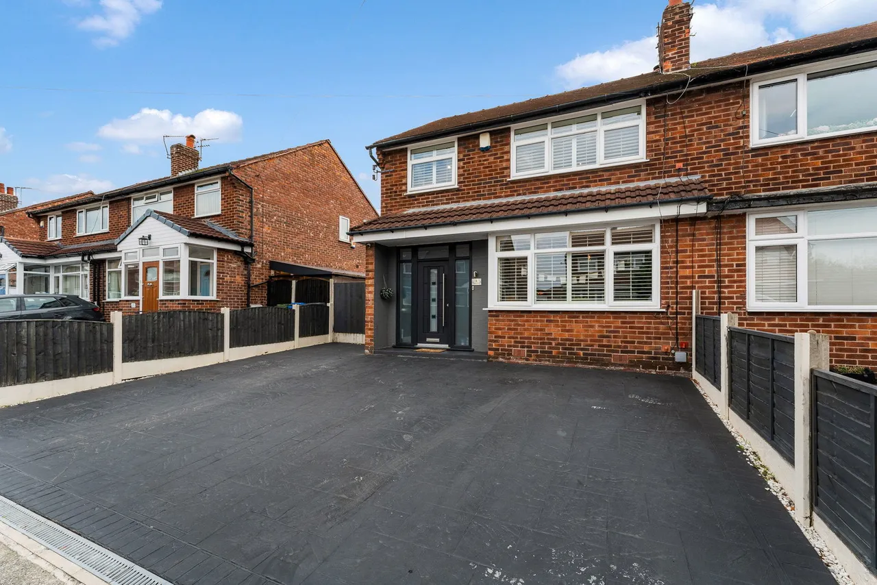 3 bed house for sale — Radnor Avenue, Dane Bank