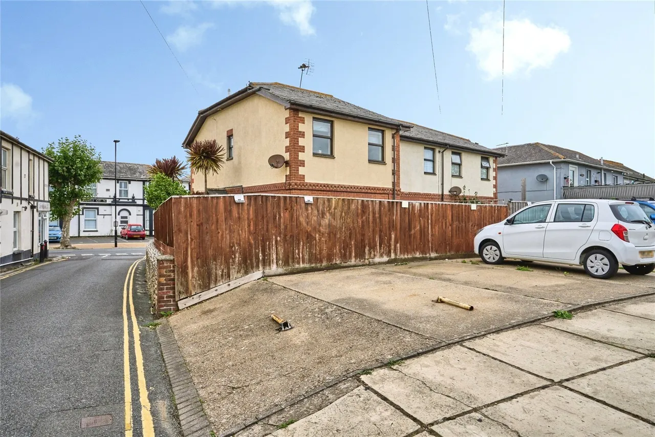 Avenue Road, Sandown, PO36, photo 14