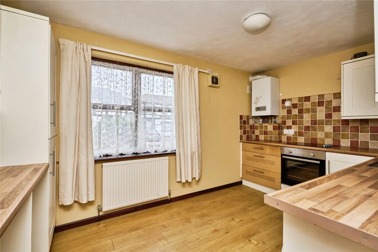 Avenue Road, Sandown, PO36, photo 4