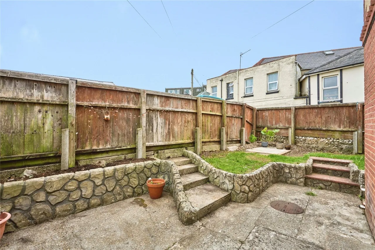 Avenue Road, Sandown, PO36, photo 13