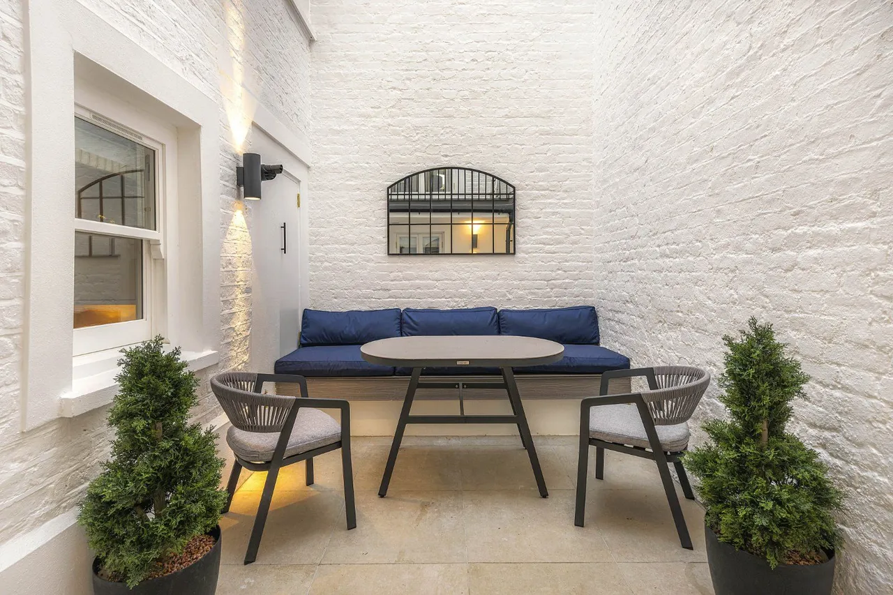 Abingdon Road, London, W8 6AW, photo 2