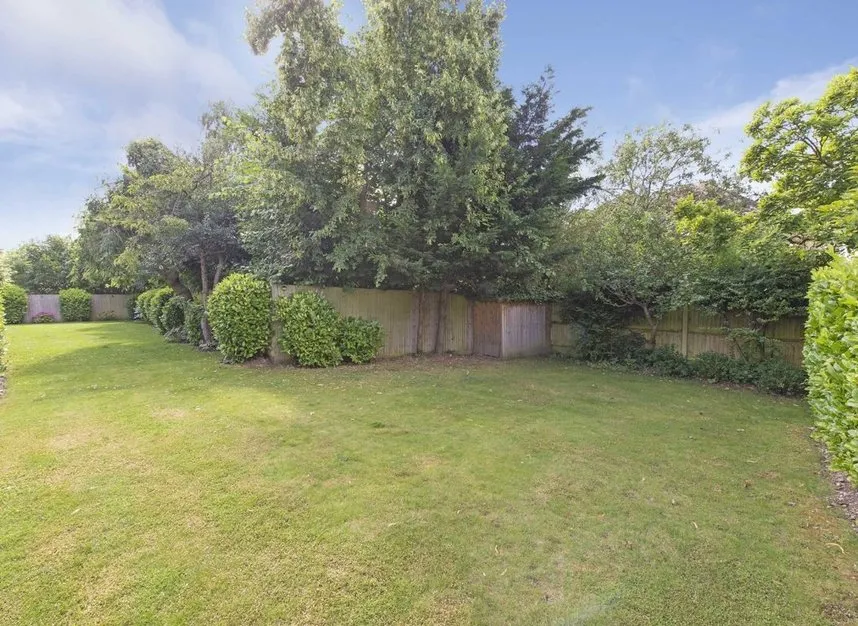 Calshot Way, Enfield, EN2, photo 9