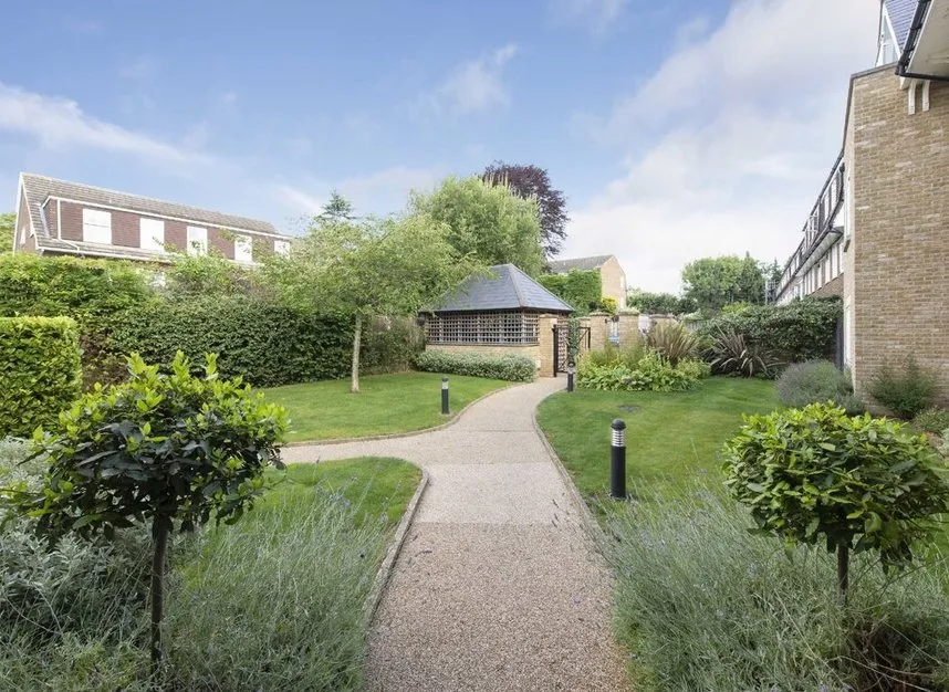 Calshot Way, Enfield, EN2, photo 8