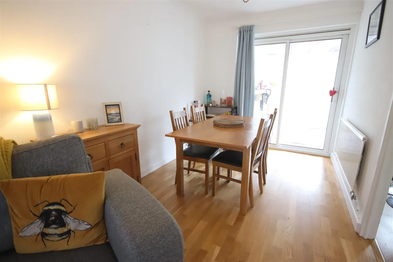 Holland Close, Chippenham, photo 6