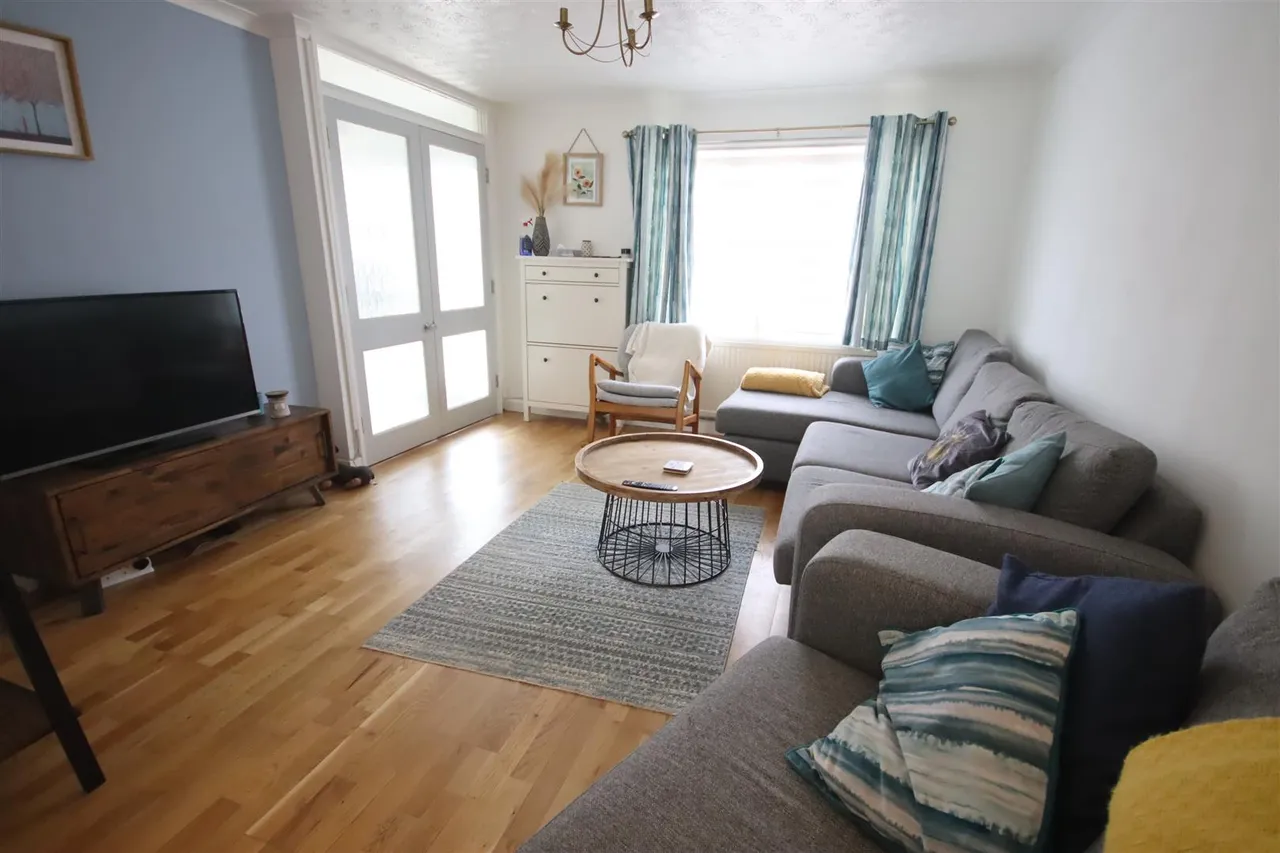 Holland Close, Chippenham, photo 4