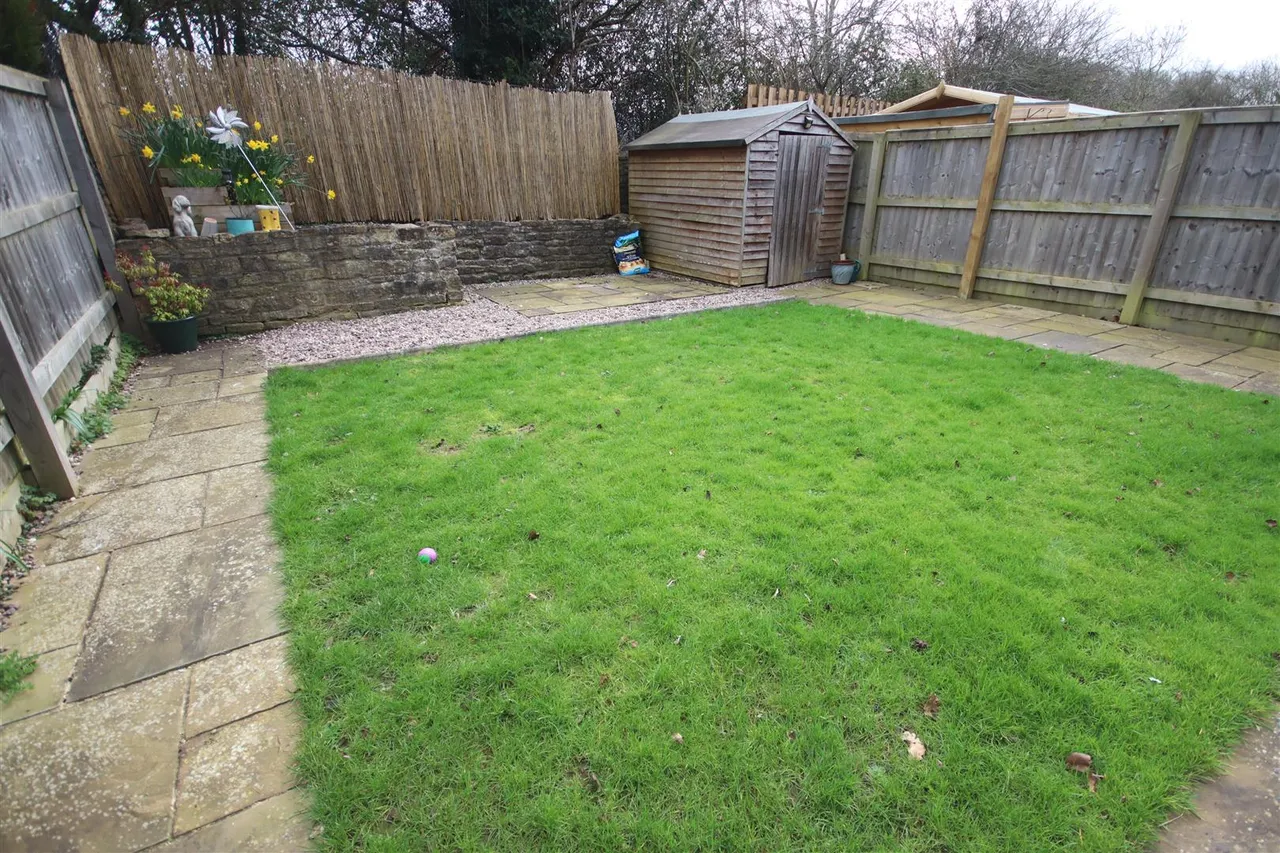 Holland Close, Chippenham, photo 14