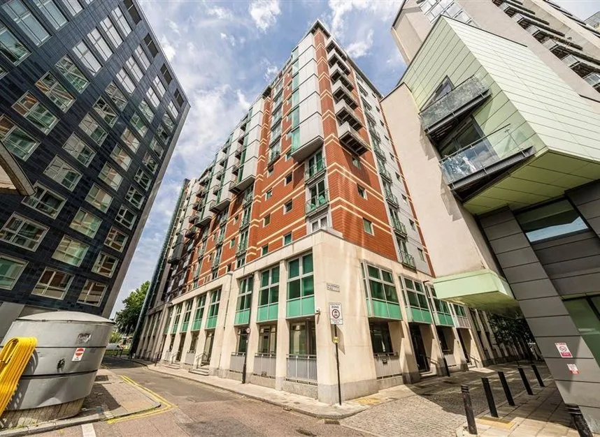 1 bed flat for sale — Salamanca Place, London, SE1