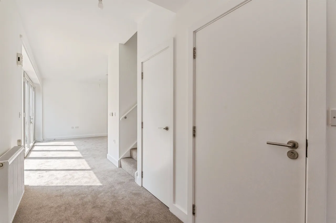 2 bed house for sale — Queen Elizabeth Place, Tilbury