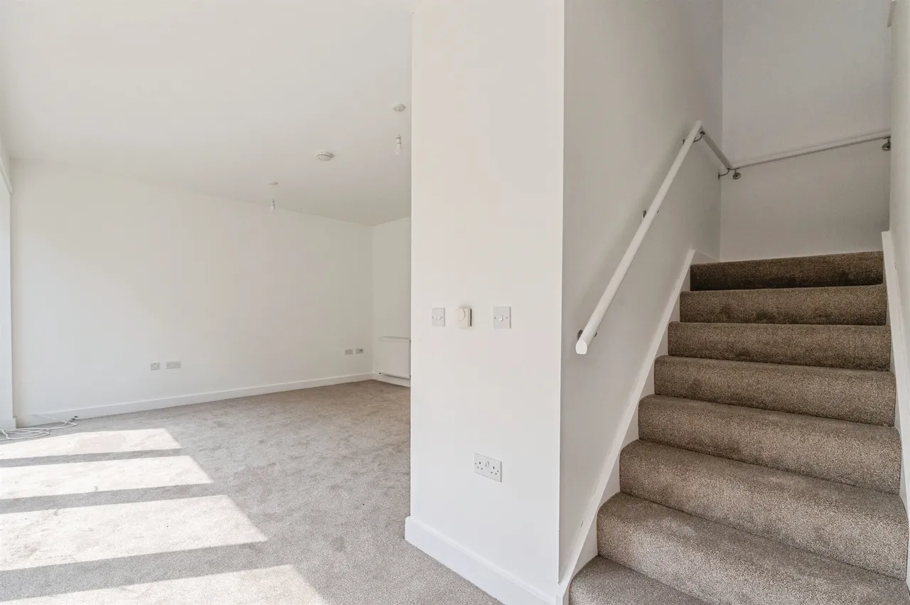 Queen Elizabeth Place, Tilbury, photo 2