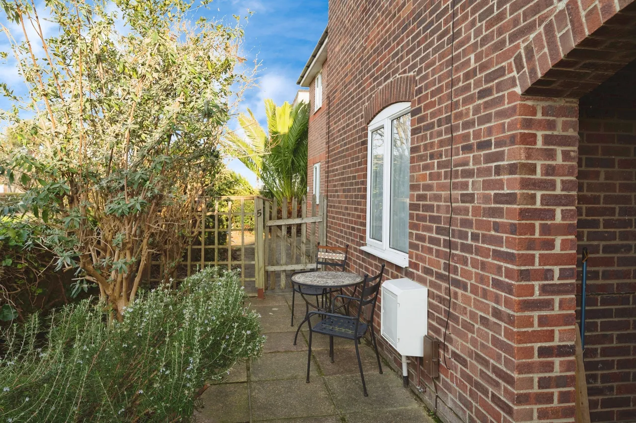 Bracklesham Road, Hayling Island, PO11, photo 2